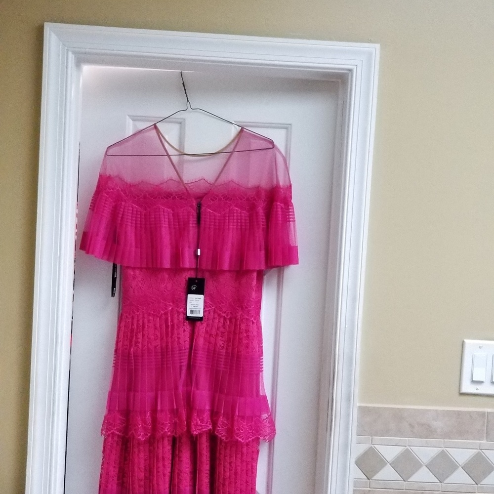 Tadashi shoji Elbow sleeves tiered short dress. - Picture 6 of 6
